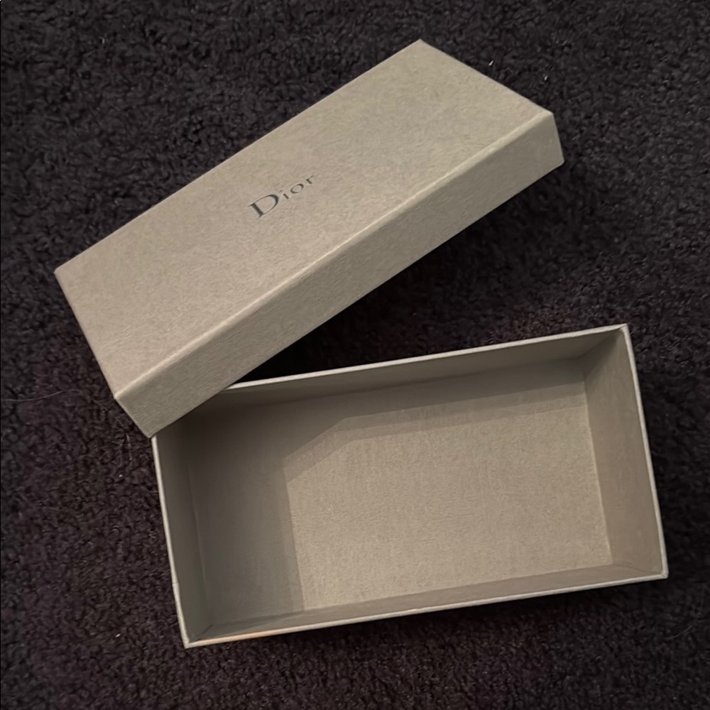 Tan Dior Box - Picture 3 of 3